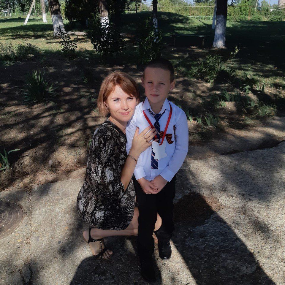 Лукьянов Юра ученик 2 б класса и мама Татьяна.