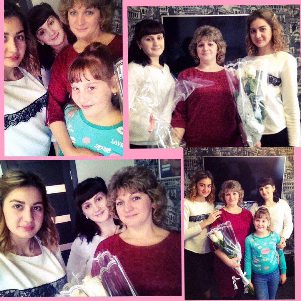 Ученица 4а класса Вероника Бондарь с мамой Светой и сёстрами